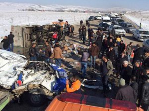 Van'da trafik faciası: 11 ölü, 6 yaralı