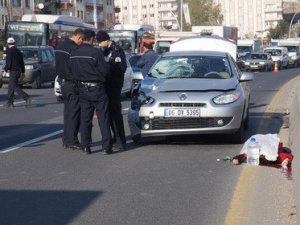 Karşıya geçmek isteyen kadın...