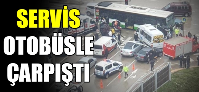 Öğrenci servisi ile otobüs çarpıştı