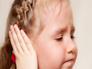 Çocuklarda kulak ağrısı neden olur?