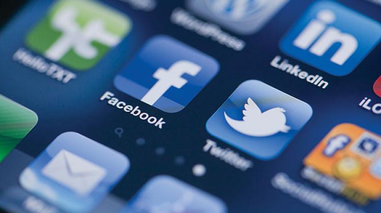 Facebook ve Twitter yavaşladı