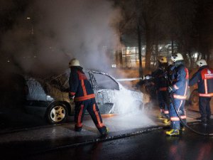 Dün gece 13 araç kundaklandı