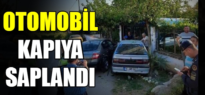 Otomobil kapıya saplandı