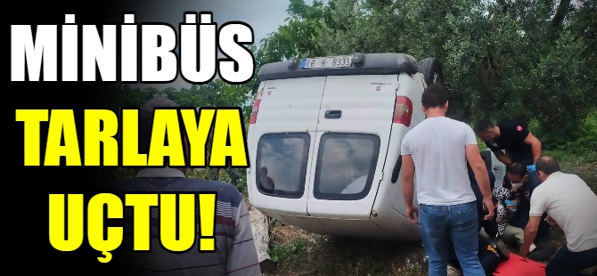 Minibüs tarlaya uçtu