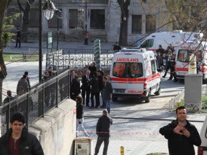 Sultanahmet'teki yaralılar hastanelere kaldırıldı