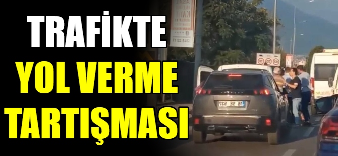 Trafikte yol verme tartışması