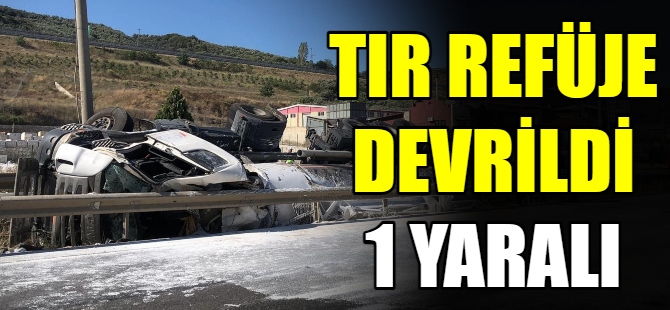 Bursa'da tır refüje devrildi: 1 yaralı