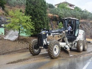 Gemlik'te yol açma çalışmaları sürüyor