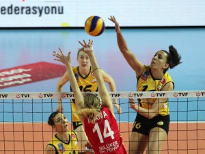 Nilüfer Belediyesi'ni 3-0'la geçen VakıfBank 12'de 12 yaptı