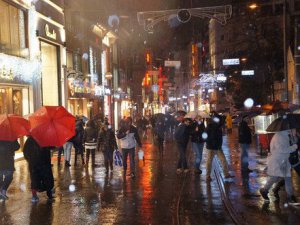 İstanbul’da beklenen kar yağışı başladı