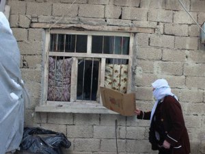 Van'da polis aracına saldırı yapıldı, onlarca ev hasar gördü