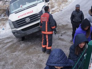 Öğrenci servisi kaza yaptı