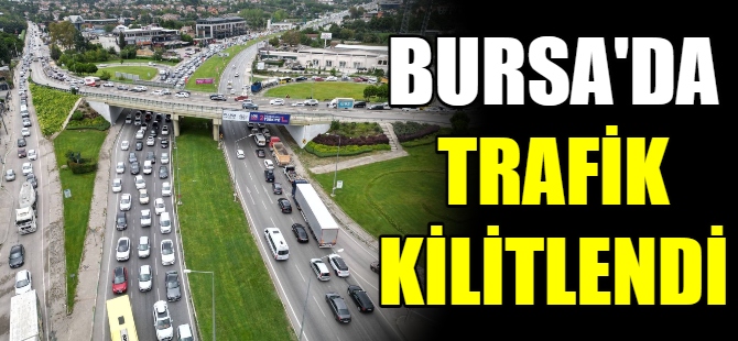 Okullar açıldı trafik kilitlendi