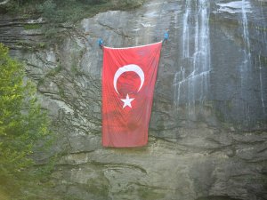 Türk bayrağı suuçlu'da dalgalandı