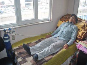 Yaşadığını ispat etmek zorunda
