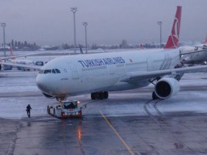 Hava ulaşımına kar engeli: 139 uçuş iptal