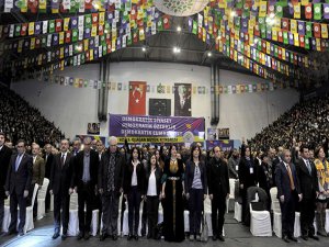 HDP'de eş genel başkanlar belli oldu