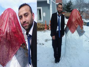 Kardan gelin yaptı, damatlıkla poz verdi