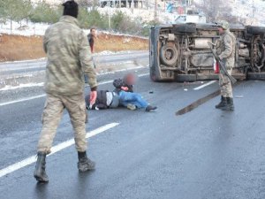 Gizli buzlanma kazalara neden oldu: 18 yaralı