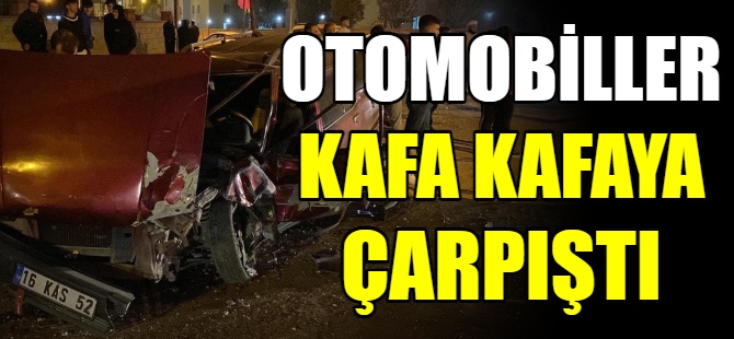 İki otomobil kafa kafaya çarpıştı