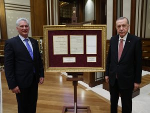 Erdoğan’dan Küba’ya tarihi hediye