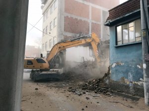 Bursa'da 86 metruk bina yıkıldı