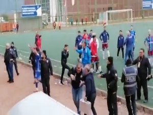 Bursa'da maç sahası karıştı