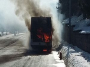 Şehir içi yolcu otobüs yandı