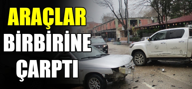 Araçlar birbirine çarptı