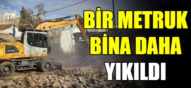 Bir metruk yapı daha yıkıldı