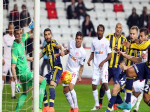 Antalyaspor-Fenerbahçe gol düellosunu Antalya kazandı