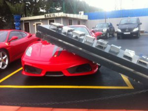 Şiddetli lodos Ferrari'yi çizdi