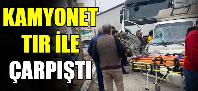 Bursa'da TIR ile kamyonet çarpıştı