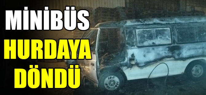 Minibüs hurdaya döndü