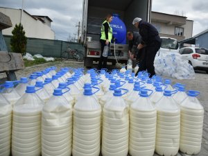 Üreticilerden afetzedelere süt desteği