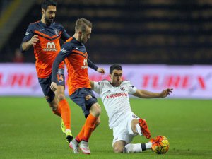 Medipol Başakşehir: 2 - Beşiktaş: 2