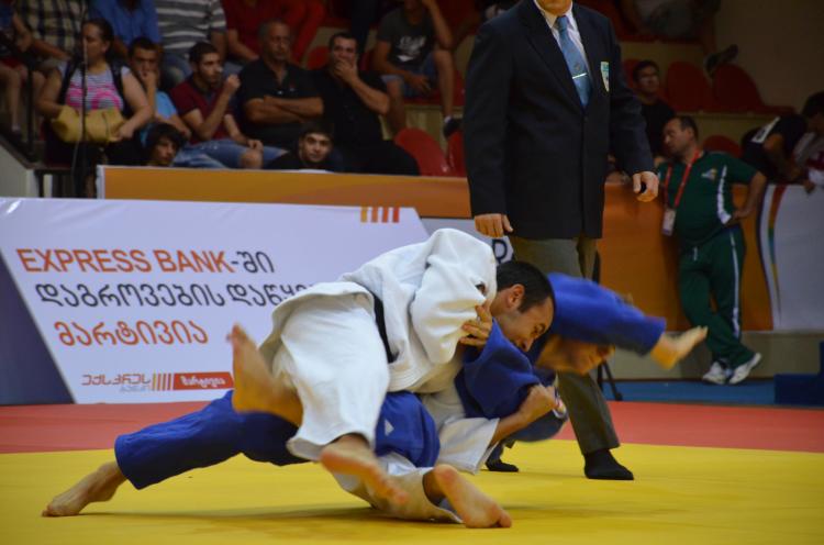 Milli judocu Sarıkaya EYOF2015'te Romanyalı rakibini yendi
