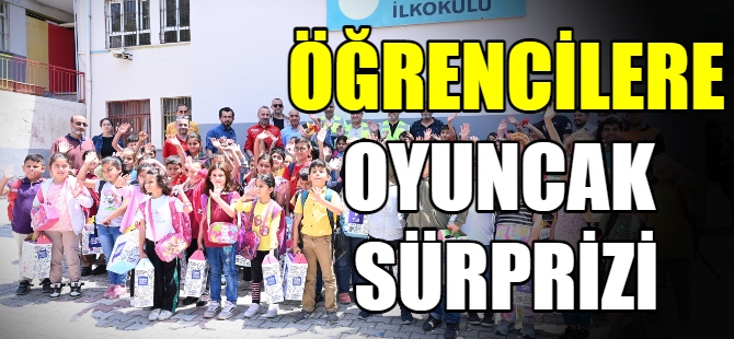 Hataylı öğrencilere oyuncak sürprizi