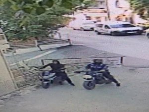 Motosikletli hırsızlar kamerada