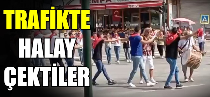 Trafikte halay çektiler