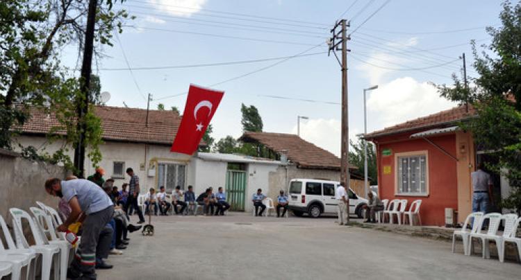 Şehit haberini kayısı toplamaya gittikleri bahçede aldılar