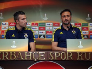 Robin van Persie: Üç kupayı da kaldırırsak mucize olur