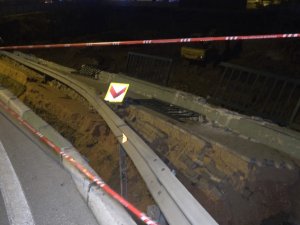 Bursa’da yol çöktü