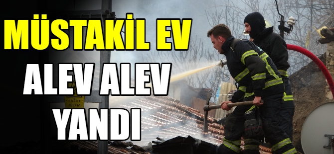 İki katlı ev alev alev yandı