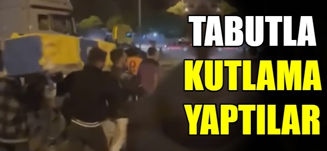 Taraftarların tabutlu kutlama sevinci