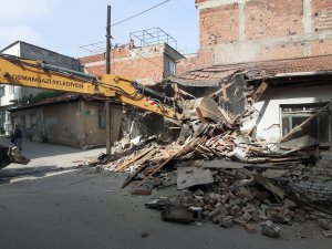 Bursa'da metruk yapılar yıkılıyor