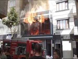 Bursa'da işyeri alev alev yandı