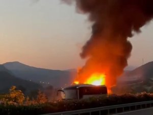 Yolcu otobüsü alev alev yandı