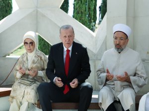 Erdoğan, Şehitler Anıtı’nı ziyaret etti