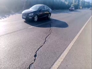 Mudanya yolundaki çatlaklar korkutuyor